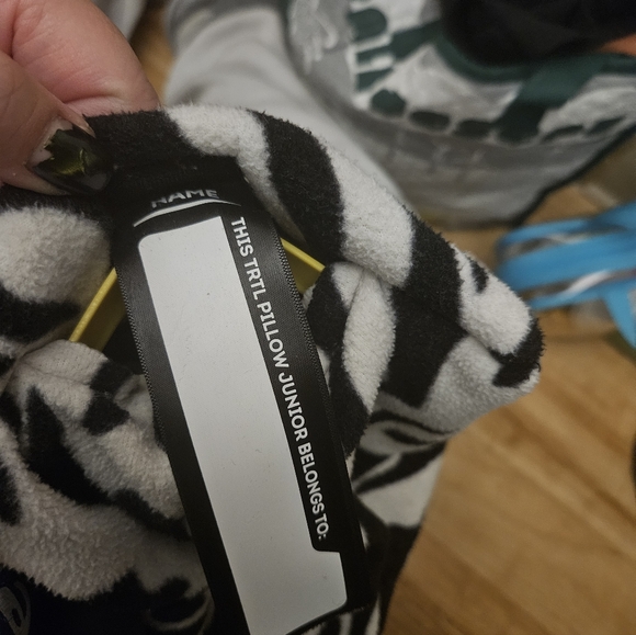 Trtl Junior Travel Neck Wrap Pillow. Zebra Print. - Picture 6 of 8